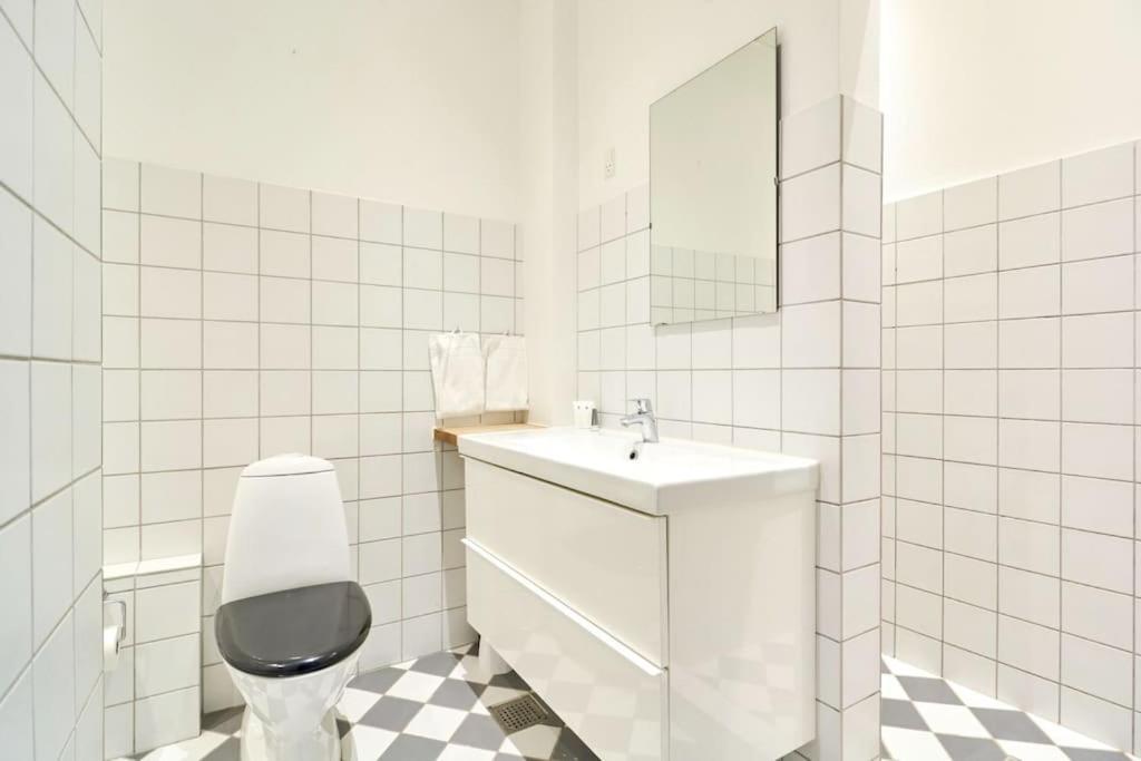 Moderen And Sleek 3Br With Bath By The Lakes And Metro コペンハーゲン エクステリア 写真