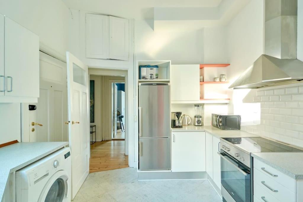 Moderen And Sleek 3Br With Bath By The Lakes And Metro コペンハーゲン エクステリア 写真