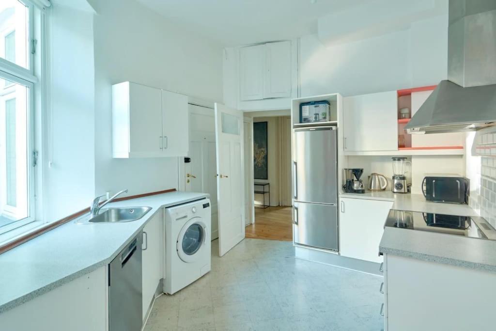 Moderen And Sleek 3Br With Bath By The Lakes And Metro コペンハーゲン エクステリア 写真